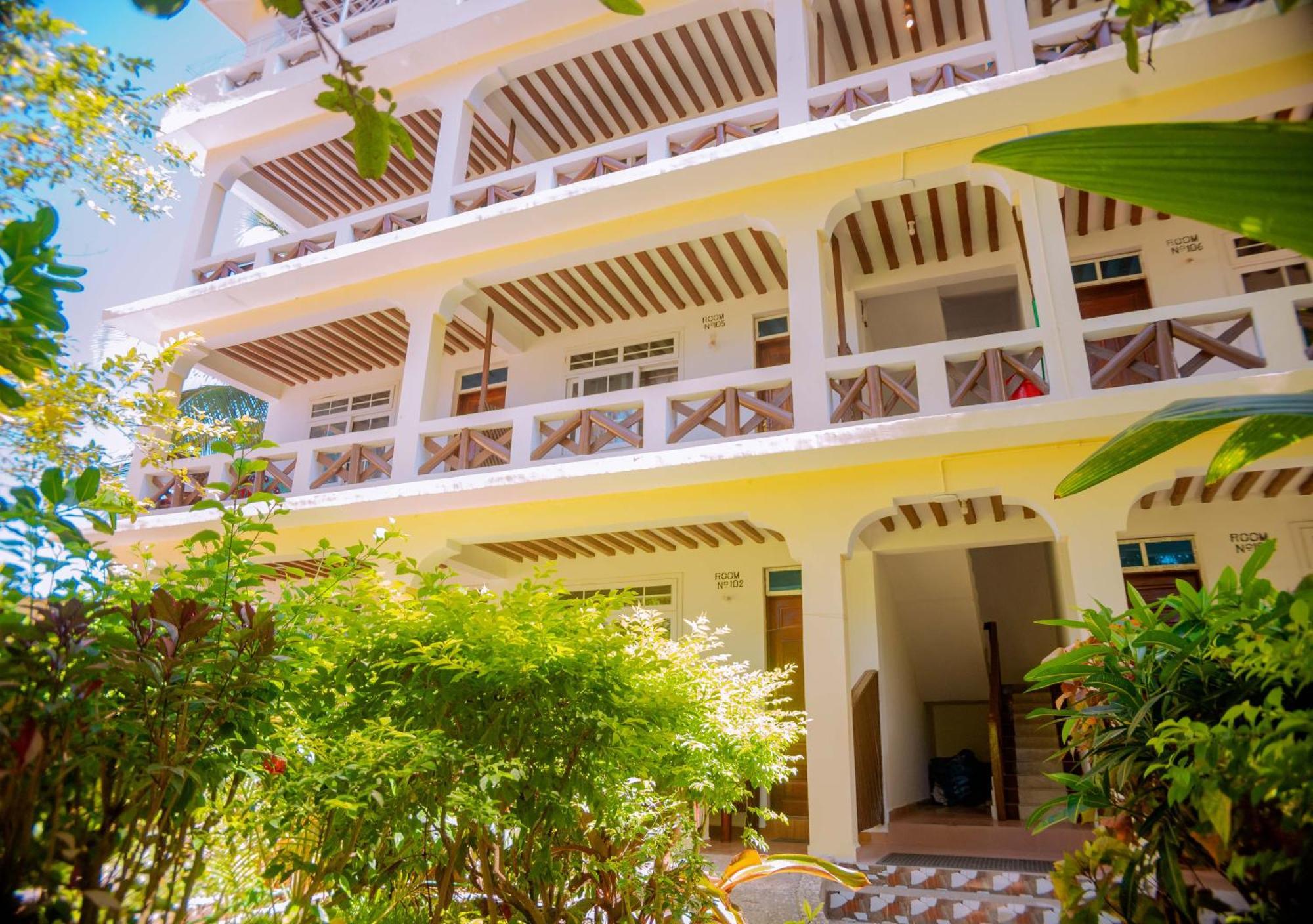 Baraka Beach Bungalows Нунгви Екстериор снимка